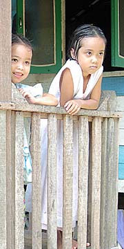 'Malay Kids in a Kampong' by Asienreisender